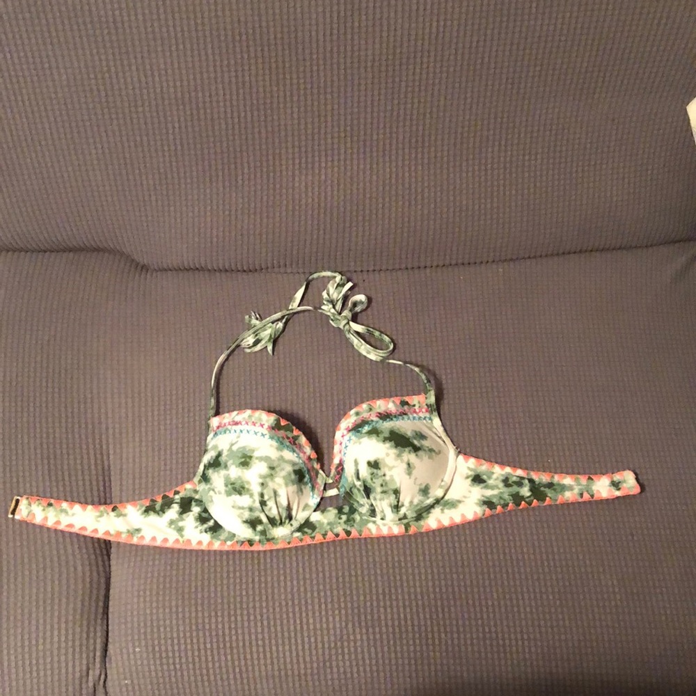 LAST CHANCE Time and Tru Bikini Top